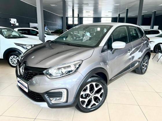 RENAULT CAPTUR 1.6 16V SCE FLEX BOSE X-TRONIC RENAULT CAPTUR 1.6 16V SCE FLEX BOSE X-TRONIC